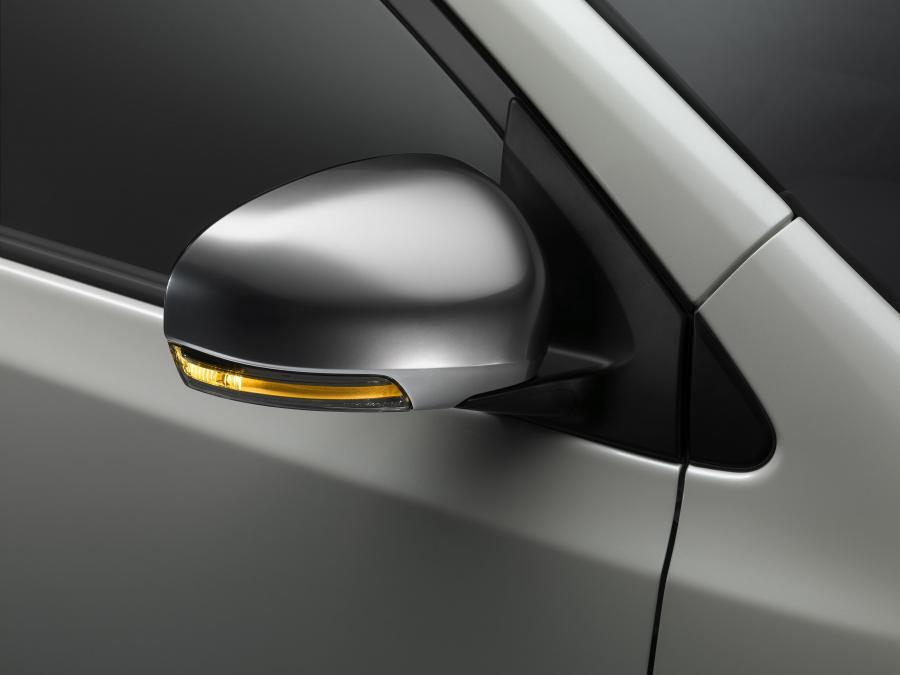 Детали экстерьера Scion iQ 2011 года  (фото 18 из 42)